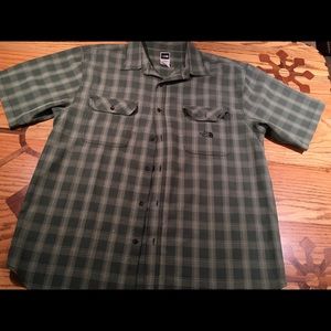 North Face Short Sleeve Shirt L